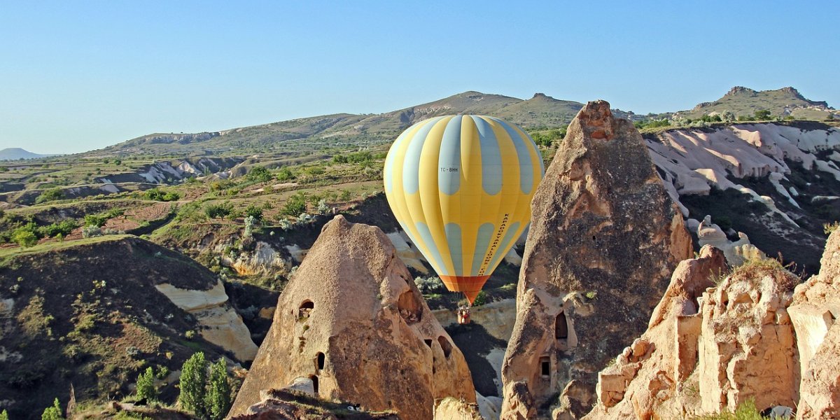 What time of year is best for balloon flight?
